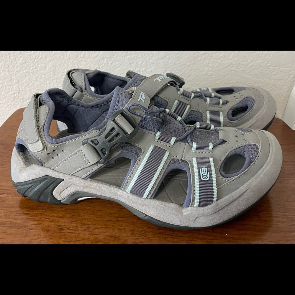 Tess Omnium Women’s size 9 water sandal